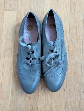 H By Hudson Gray Wingtip Oxfords with Pink Insole